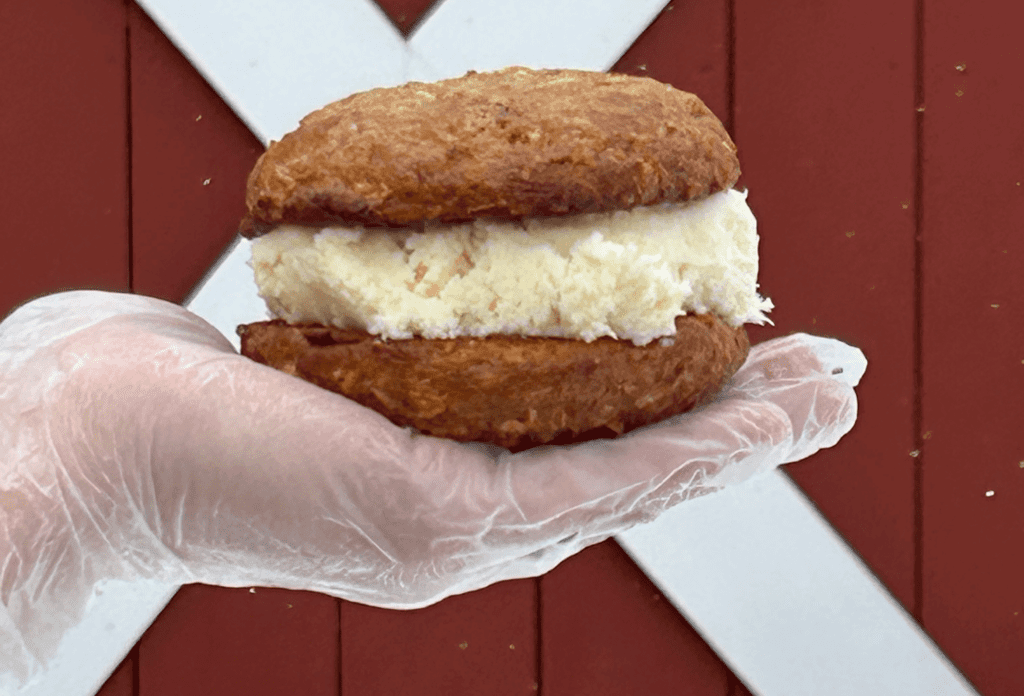 Carrot-Cake-Whoopie-Pie